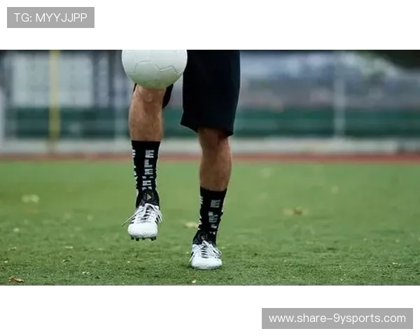 提升足球技巧的十个关键训练方法助你成为球场上的高手