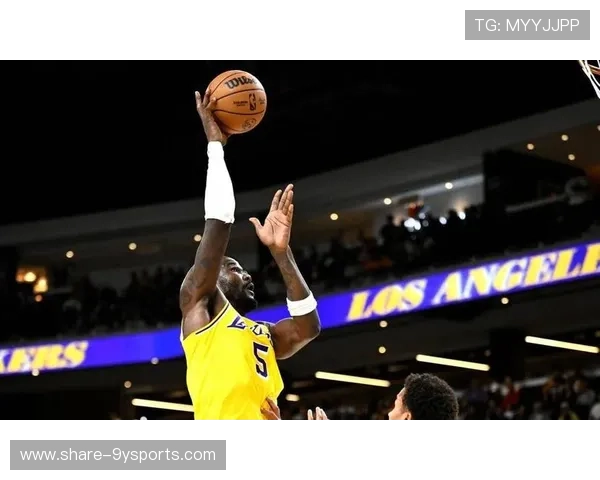 詹姆斯领衔湖人逆袭季后赛，字母哥带领雄鹿重回强势，NBA激战正酣